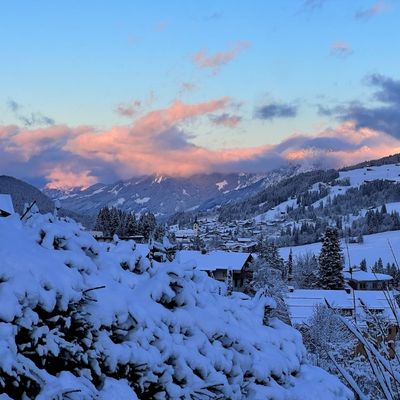 Morgenröte in den Bergen - ein Moment des Glücks